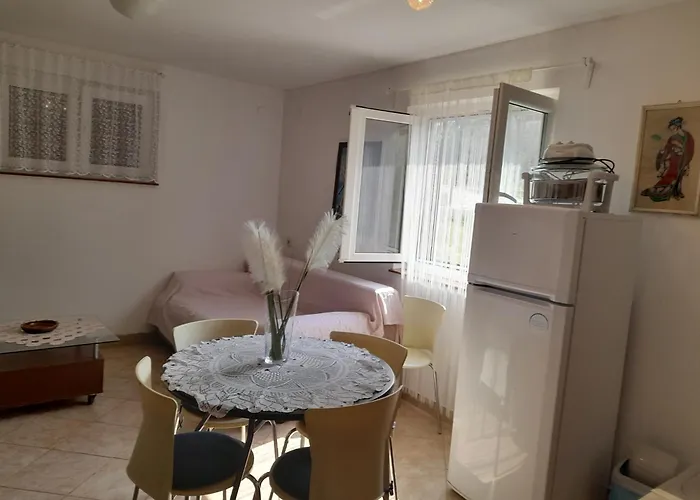 Apartament Tustica *