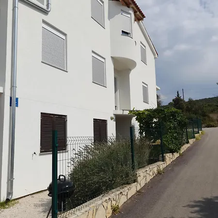 Apartman Tustica